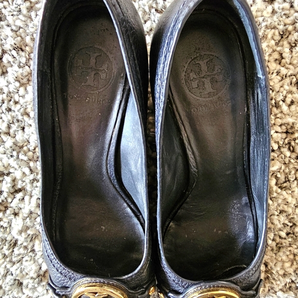 Tory Burch Leticia 65MM Peep Toe Wedge Black Tumbled Leather Size 9 - Picture 8 of 9